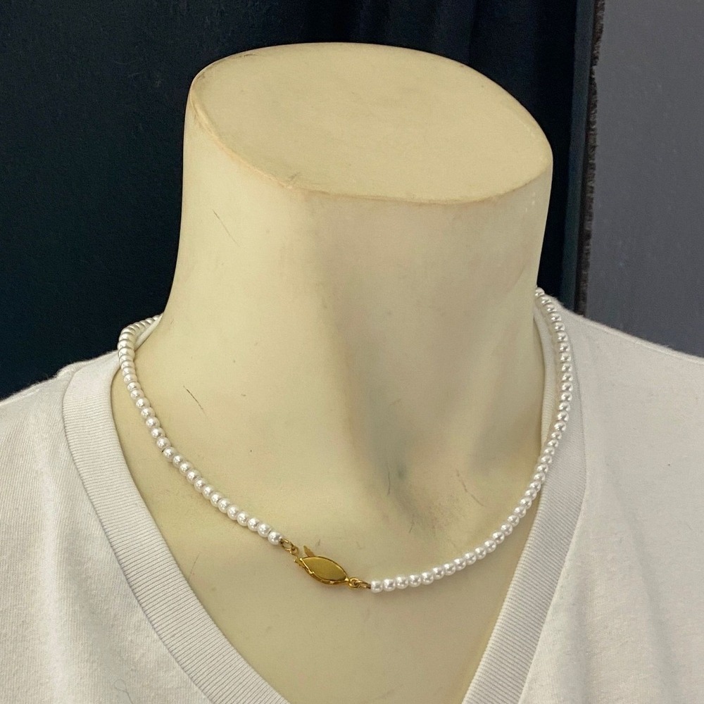 Faux Pearl Necklace Gold Tone‎ Clasp Classic Choker